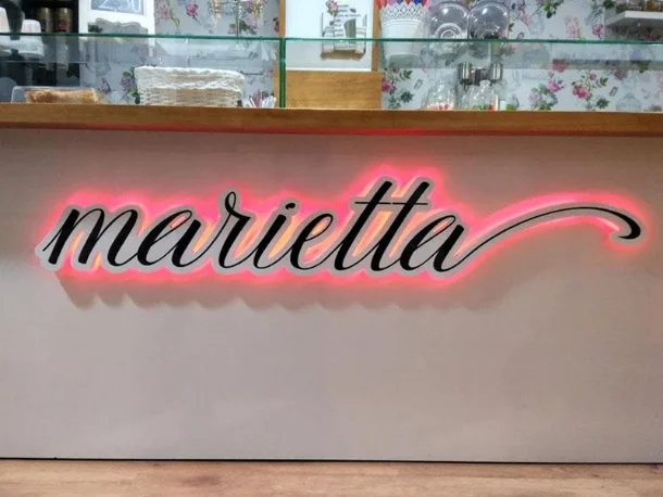 Letras corpóreas en poliéster